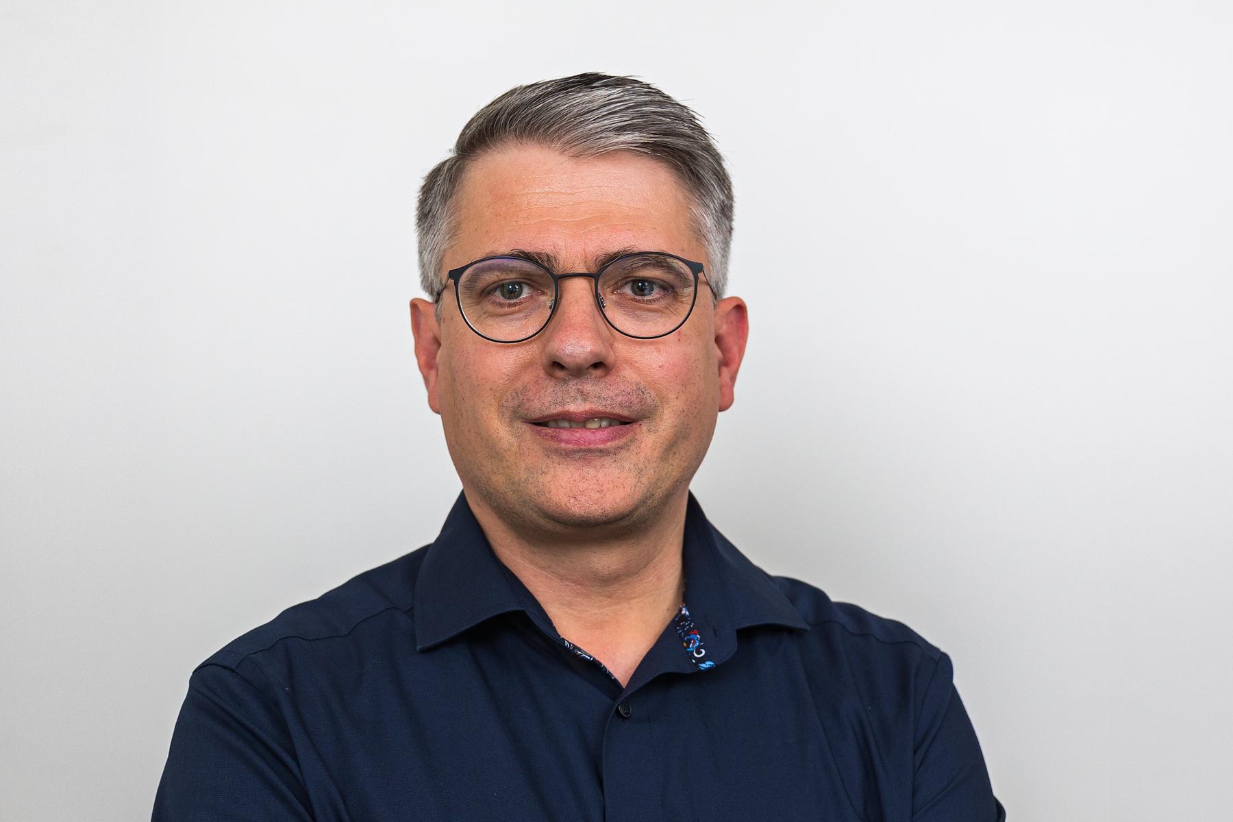 Dr. Robert Bügl – Senior Research Consultant
