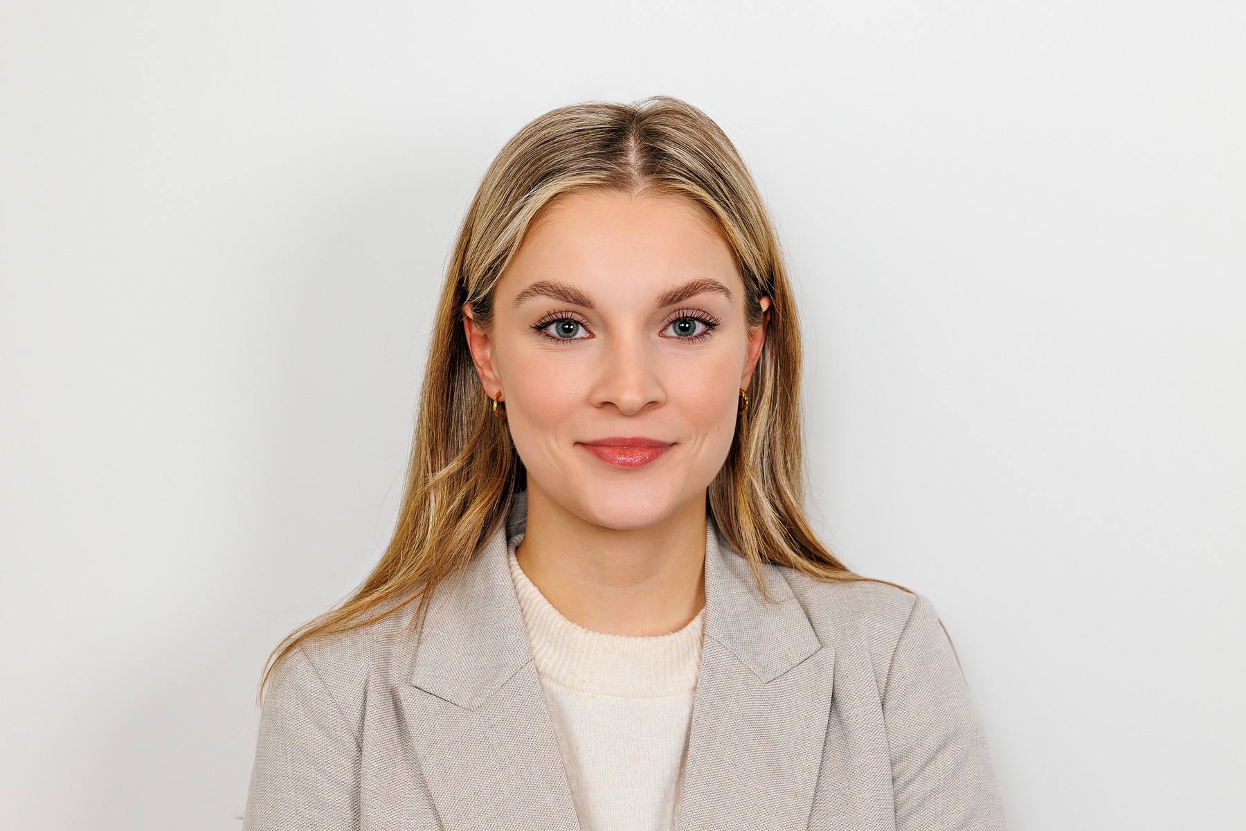 Julia Hübner – Junior Research Executive